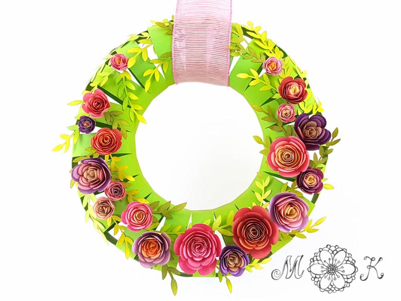 DIY 3D-Kranz frontal - gefertigt mit Plotterdatei Kranz (SVG) // dekoriert mit Spiralblumen und Blättern