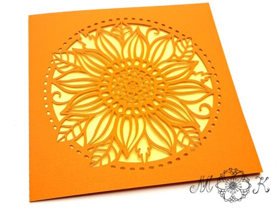Plotterdatei Faltkarte quadratisch mit Blume - umgesetzt in orange und gelb