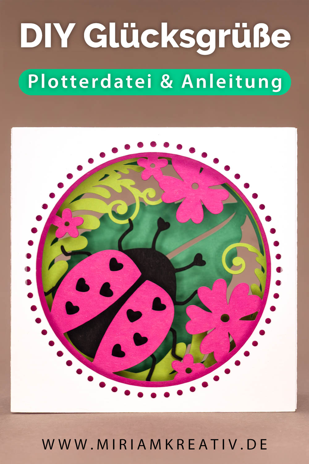 Mini-Tunnelkarte mit Marienkäfer und Blumenmotiv in kräftigen Farben, gestaltet mit der Plotterdatei Mini-Tunnelkarte Marienkäfer (SVG)